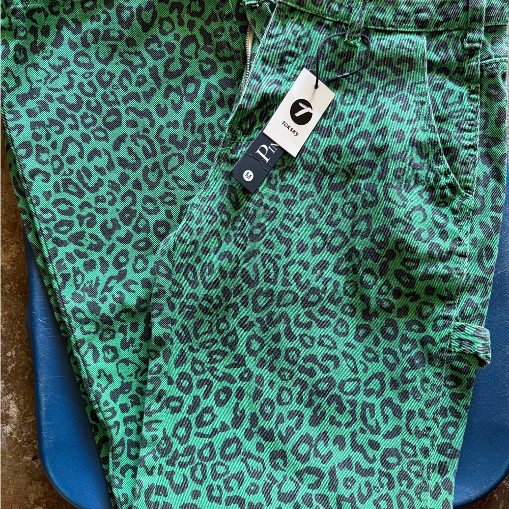 Women’s NWT size medium tall green cheetah leopard carpenter style jeans